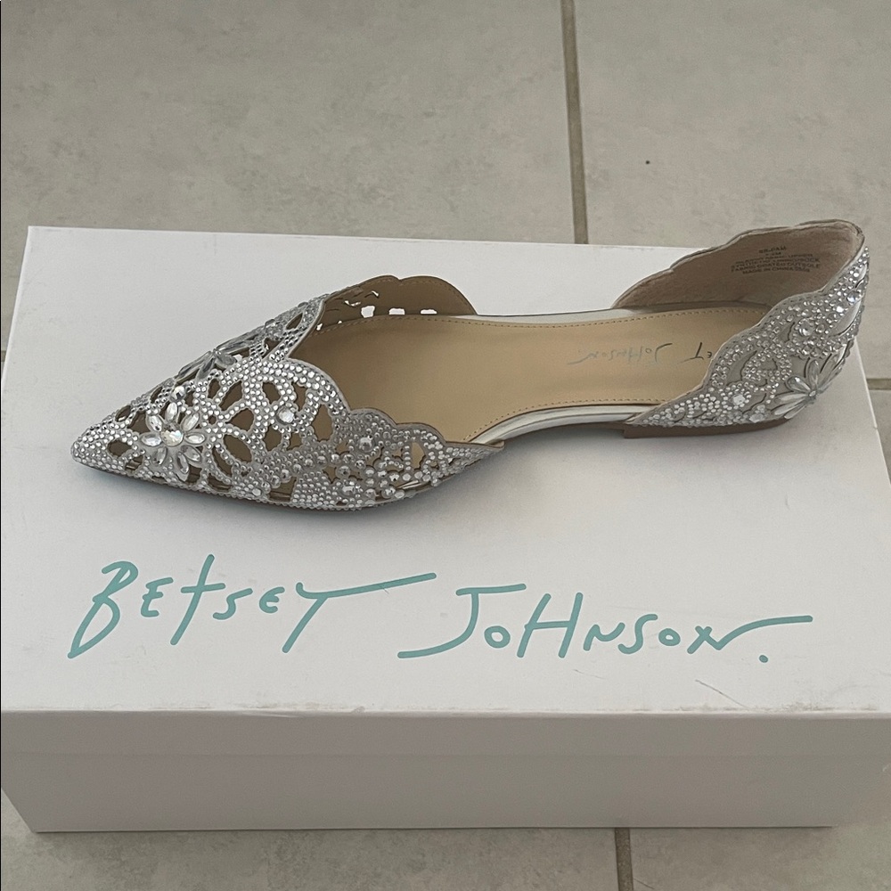 Betsey Johnson Silver Floral Flats